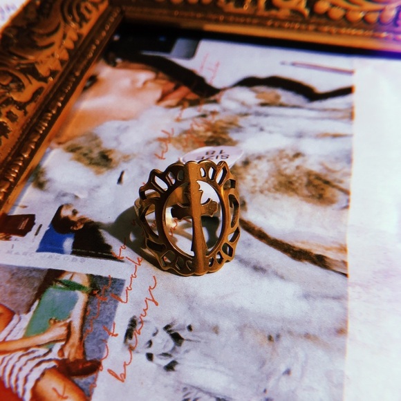 NWT - Cross Gold Rings ( Set of Two ) - Picture 4 of 7